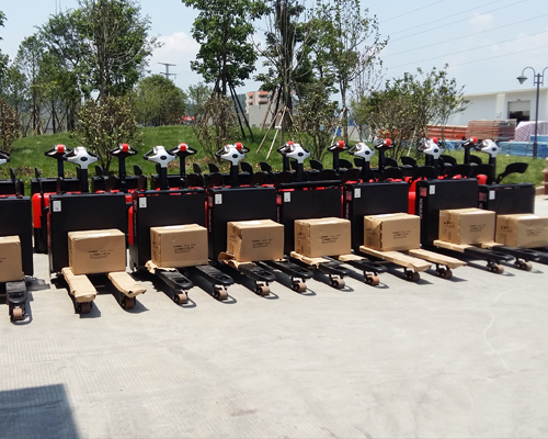 全電動(dòng)交流2.2噸(dūn)搬運車(che)批量交(jiao)車