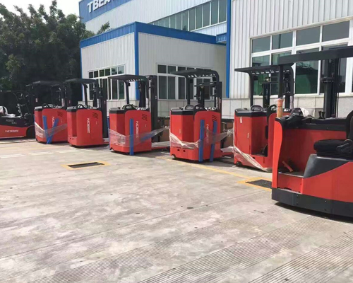 前移(yí)式叉車(chē)交貨