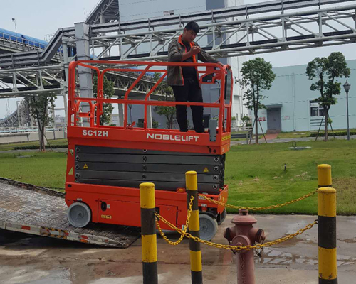 諾力(li)剪叉式(shì)高空作(zuò)業平台(tai)服役于(yú)莆田湄(méi)洲灣電(diàn)廠